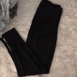 [CHARLOTTE RUSSE] Black Leggings